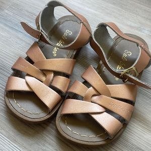 Salt Water sandals, Rose gold size 9T